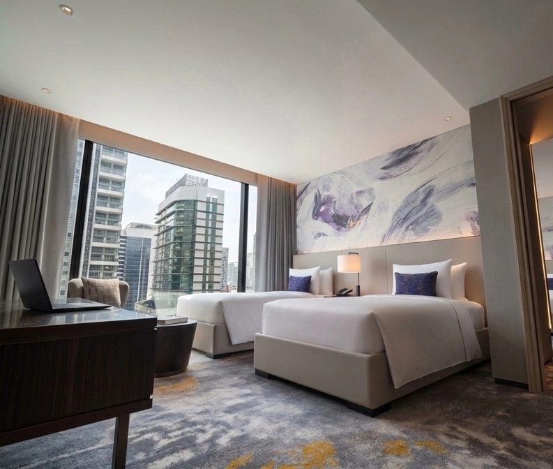 Twin-bed guest room at Carlton Hotel Bangkok Sukhumvit