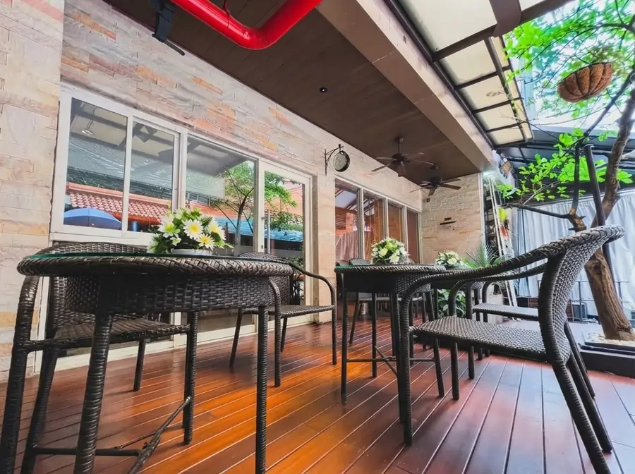 Outdoor terrace dining area at The Key Bangkok Hotel