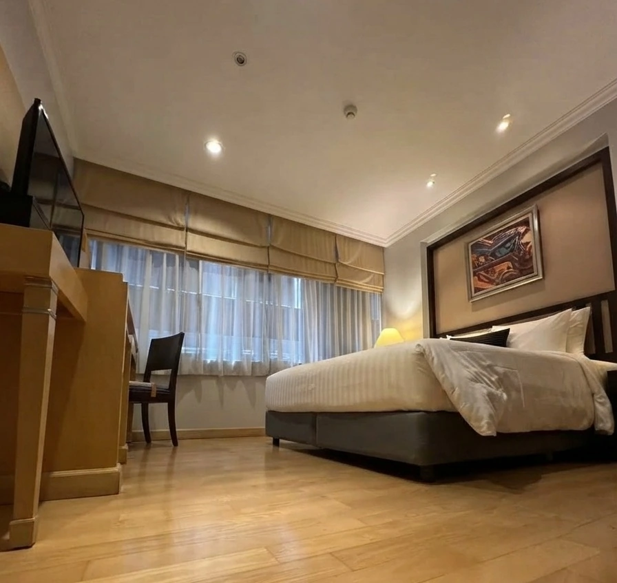 Deluxe-style guestroom at The Key Bangkok Hotel