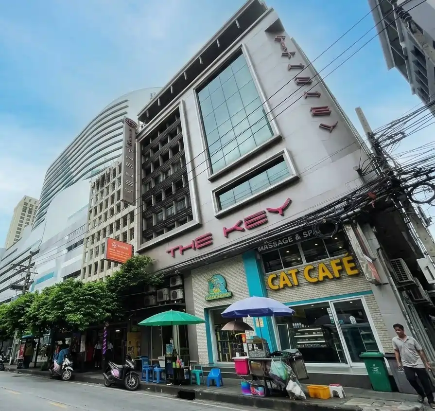 The Key Bangkok Hotel exterior on Sukhumvit Soi 19 in Bangkok