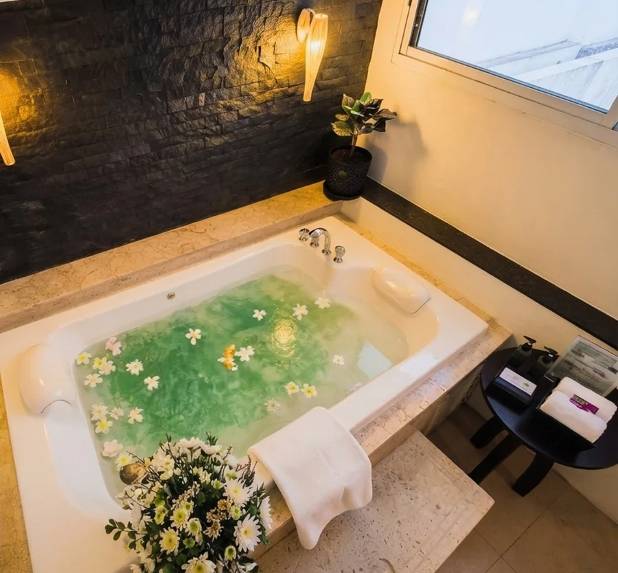 Jacuzzi-style bathtub in a suite at The Key Bangkok Hotel